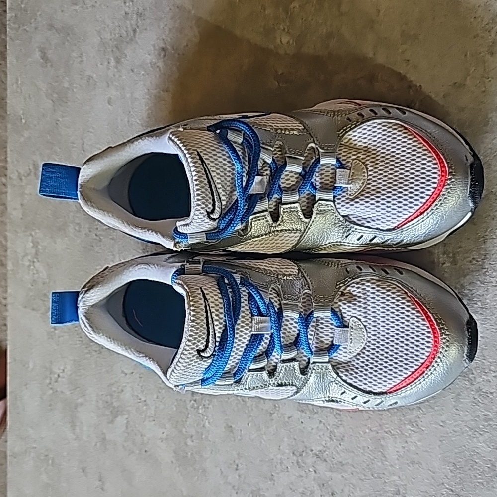 Nike Air “Heights” lightweight running shoes all day everyday comfort clean